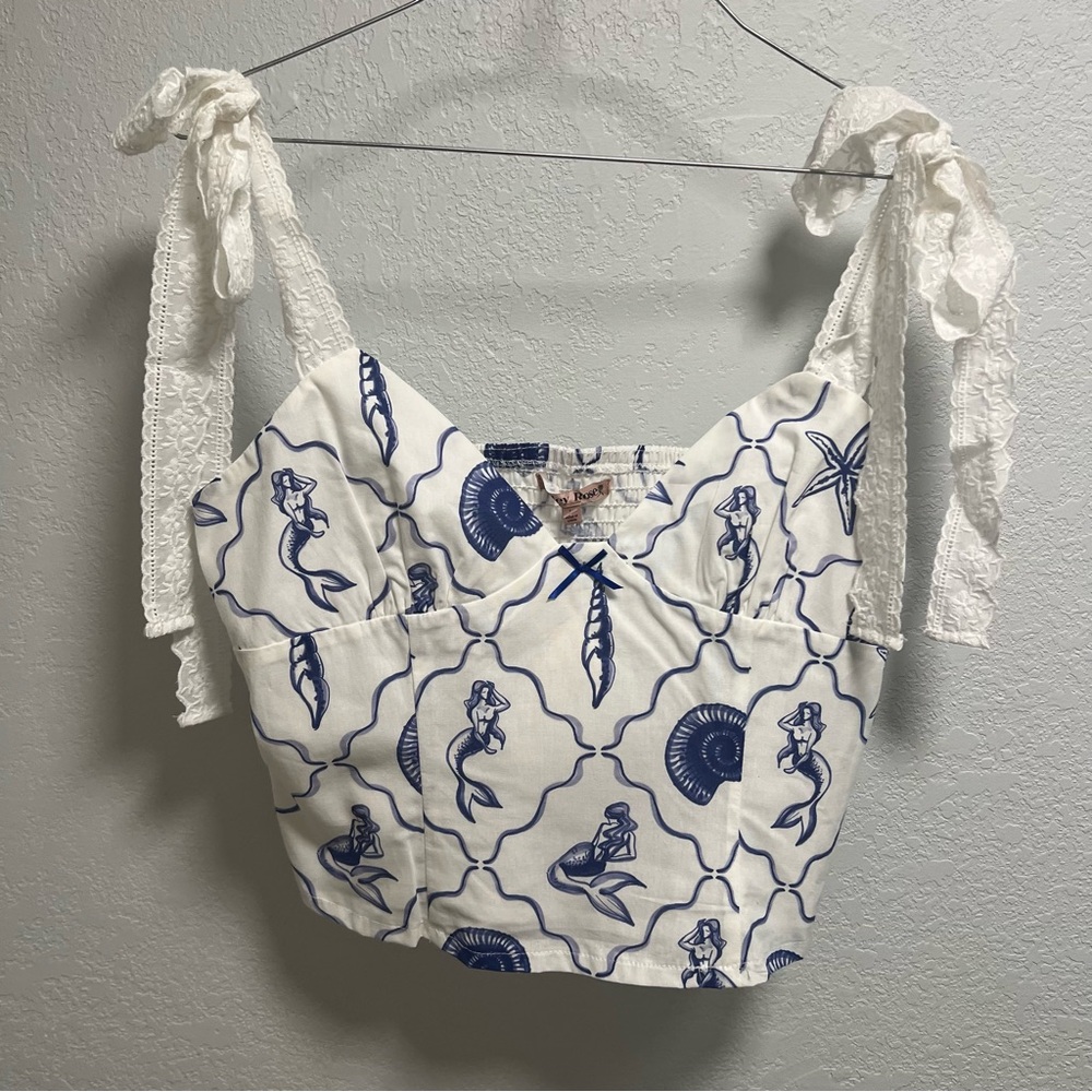 Bailey Rose Women's White and Blue Mermaid Print Top